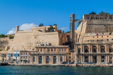 Barrakka Asansörü ve Malta Grand Harbour Valletta tahkimatı