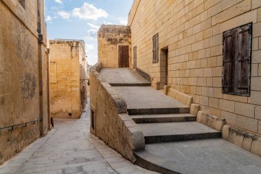 Kuzey Malta Bölgesi 'nde müstahkem şehir Mdina' da dar sokaklar