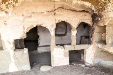 Davit Gareja, Gürcistan - 16 Temmuz 2017: Gürcistan 'daki Davit Gareja manastırı mağaralarından biri