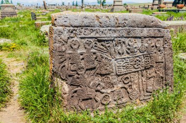 Noratus, Ermenistan - 10 Temmuz 2017: Ermenistan 'ın Noratus köyü yakınlarındaki Stone Khachkar