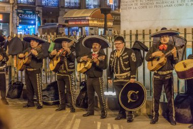 Madrid, İspanya - 21 Ekim 2017: Madrid 'deki Puerta del Sol Meydanı' nda Mariachi grubu sahne alacak.