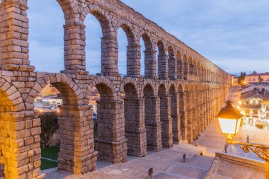 İspanya, Segovia 'daki Roma su kemeri manzarası