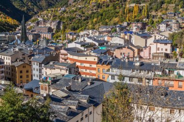 Andorra 'daki Escaldes-Engordany kasabasının hava manzarası