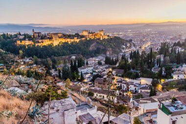 Gün batımında Granada 'da Alhambra, İspanya.