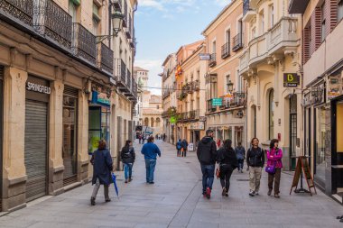 Segovia, İspanya - 20 Ekim 2017: Eski İspanya 'nın Segovia kentindeki sokak