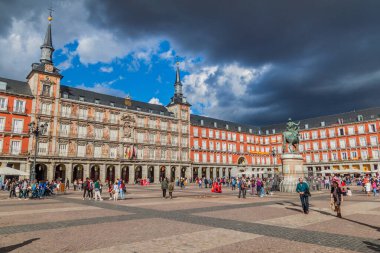 Madrid, İspanya - 22 Ekim 2017: Madrid Plaza Belediye Başkanı Meydanı.