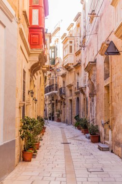 Birgu şehrinin tipik dar sokakları, Malta