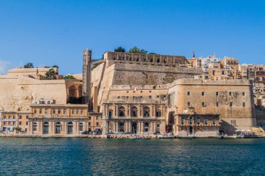 Barrakka Asansörü ve Malta Grand Harbour Valletta tahkimatı