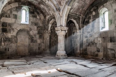 Ermenistan 'daki Sanahin Manastırı' nda ışık huzmesi