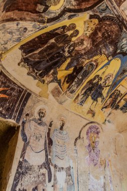 Davit Gareja, Gürcistan - 16 Temmuz 2017: Gürcistan 'daki Davit Gareja manastırı' ndaki Udabno mağara manastırındaki kiliselerden birinde resimler