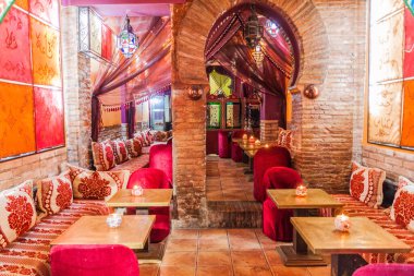 Granada, İspanya - 1 Kasım 2017: Granada 'da bir teteryanın İçi (çay evi).