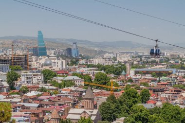 Eski Tiflis, Georgia 'nın yukarısındaki teleferik.