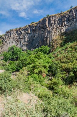Ermenistan 'daki Garni vadisi boyunca Taşların Senfonisi adı verilen bazalt sütun oluşumu