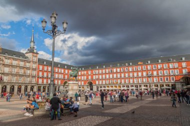 Madrid, İspanya - 22 Ekim 2017: Madrid Plaza Belediye Başkanı Meydanı.