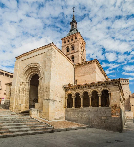 西班牙塞戈维亚老城圣马丁教堂的景观 — 图库照片