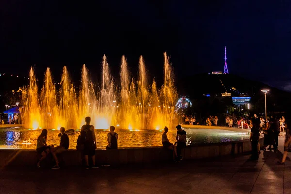 Tbilisi Georgia Luglio 2017 Gente Ama Fontana Nel Rike Park — Foto Stock