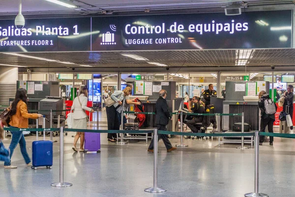 Madrid Spain Октября 2017 Года Проверки Безопасности Железнодорожном Вокзале Atocha — стоковое фото