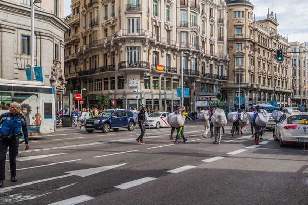 Madrid Spanien Oktober 2017 Straßenhändler Fliehen Vor Der Polizei Der — Stockfoto