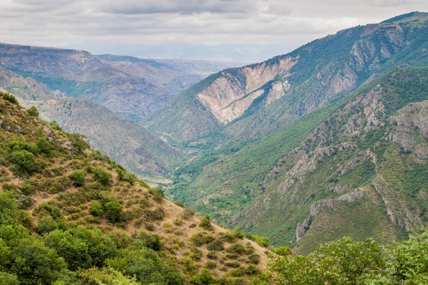 亚美尼亚Tatev附近的Vorotan河谷 — 图库照片