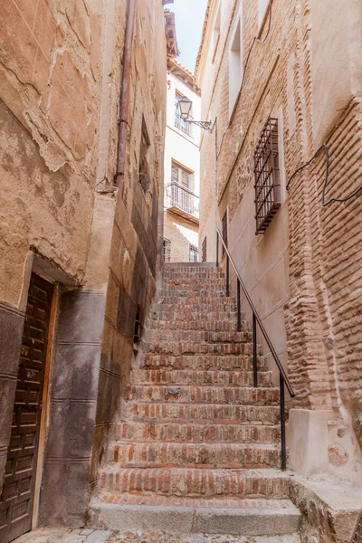 スペインのトレドの旧市街の狭い階段 — ストック写真