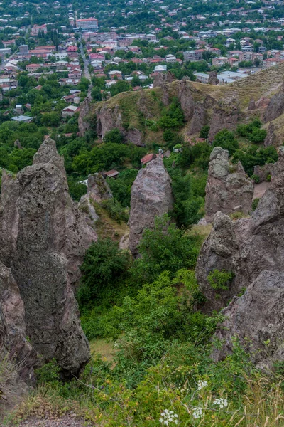 アルメニアのゴリス町近くの岩の風景 — ストック写真