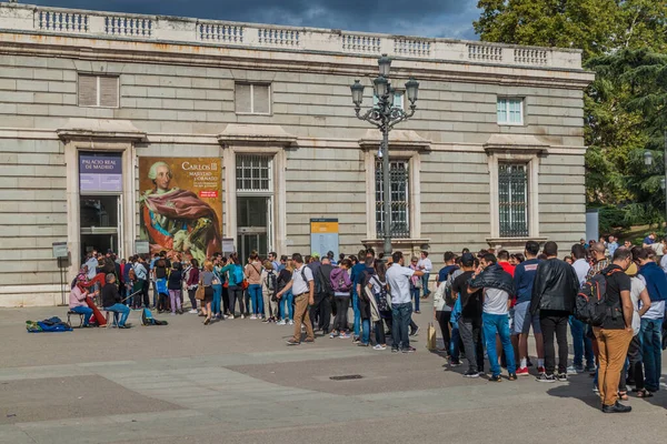 Madrid Spain October 2017 Tourists Waiting Line Entry Palacio Real — Stock Photo, Image