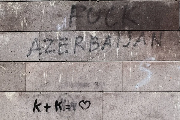 Єреван Вірменія Липня 2017 Текст Біса Азербайджан Написано Стіні Єревані — стокове фото