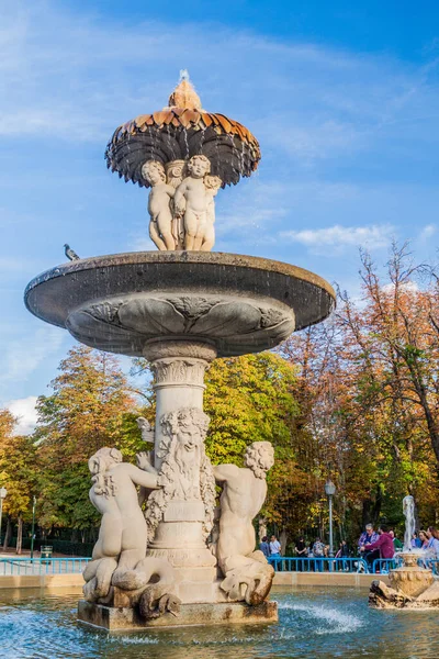 Madrid España Octubre 2017 Fuente Alcachofa Parque Del Retiro Madrid — Foto de Stock