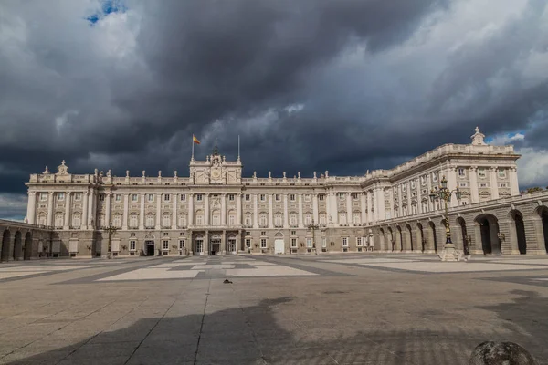 Облачное Небо Королевским Дворцом Мадриде Испания — стоковое фото