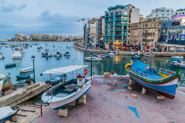San Giljan Malta November 2017 Båter Spinola Bay Malta – stockfoto