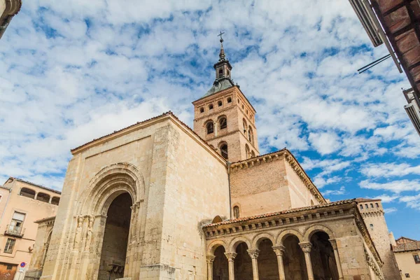 Utsikt Över San Martin Kyrkan Den Gamla Staden Segovia Spanien — Stockfoto