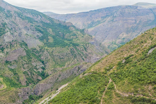 アルメニアのタテフ近くのヴォロタン川渓谷 — ストック写真