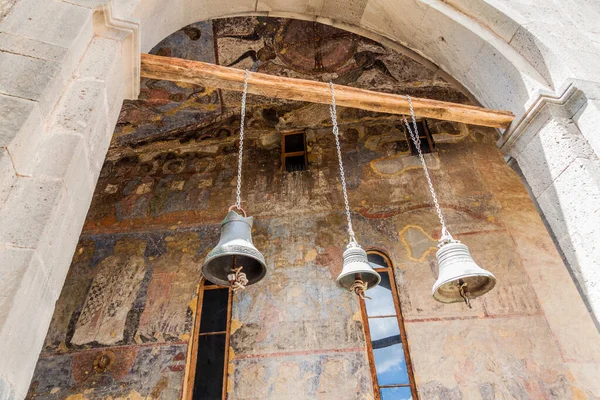 Vardzia Georgië Juli 2017 Kerkklokken Het Grottenklooster Vardzia Uitgehouwen Een — Stockfoto