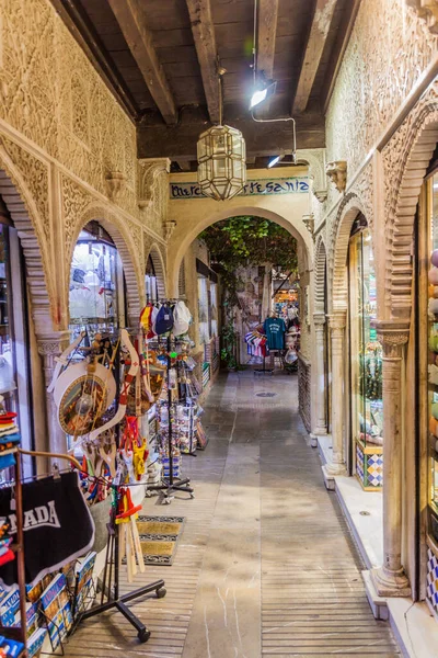 Granada Spain November 2017 Narrow Street Alcaiceria Great Bazaar Granada — Stock Photo, Image