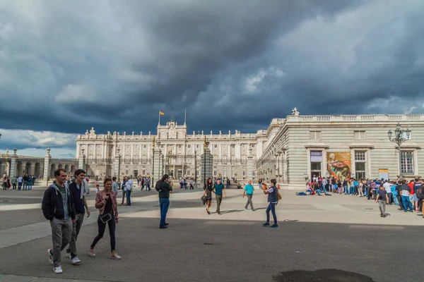 Мадрид Іспанія Жовтня 2017 Люди Перед Паласіо Реаль Королівський Палац — стокове фото