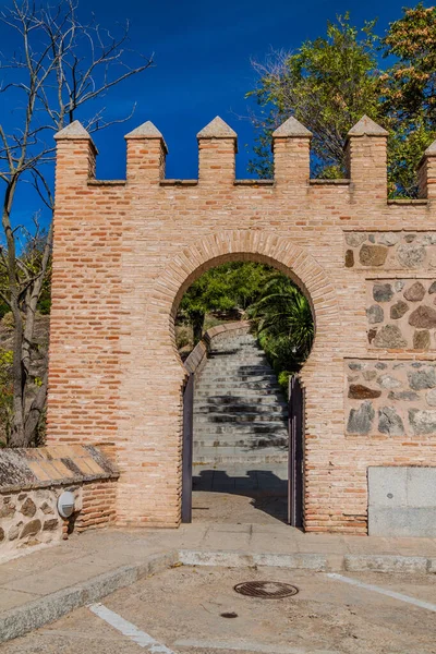 Spanya Nın Eski Toledo Kasabasında Küçük Bir Kapı — Stok fotoğraf