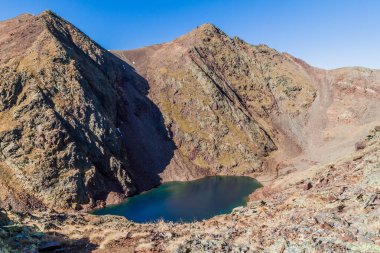 Estany Negre (Kara Göl) in Parc Natural Comunal de les Valls del Comapedrosa Milli Parkı, Andorra