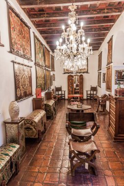 Cordoba, İspanya - 4 Kasım 2017: Cordoba, İspanya 'daki Meryan deri atölyesinde sergiler