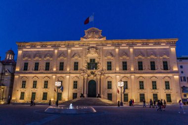 Valletta, Malta - 6 Kasım 2017: Valletta 'daki Auberge de Castille binası Malta başbakanının ofisine ev sahipliği yapıyor.