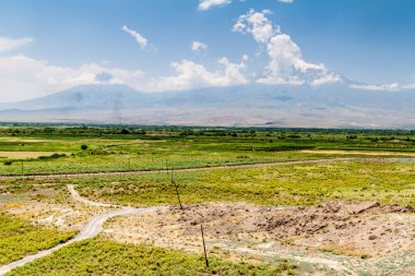 Ararat Dağı Ermenistan 'daki Khor Virap manastırından görüldüğü gibi