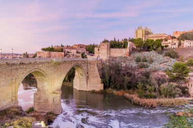 Puente San Martin Köprüsü Toledo, İspanya