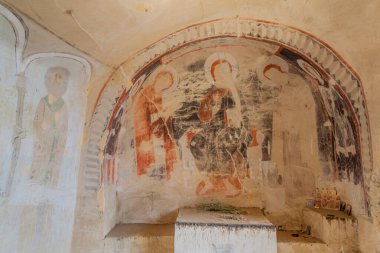 Davit Gareja, Gürcistan - 16 Temmuz 2017: Gürcistan 'daki Davit Gareja manastırı mağara kiliselerinden biri