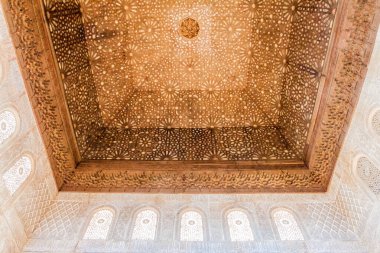 Granada, İspanya - 2 Kasım 2017: Granada, İspanya 'daki Nasrid Sarayı' ndaki (Palacios Nazaries) mimarinin ayrıntıları