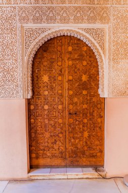 Granada, İspanya 'daki Nasrid Sarayı' nın (Palacios Nazaries) kapısı