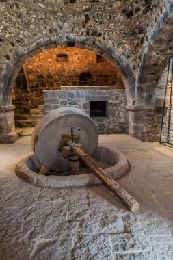 Tatev Manastırı, Ermenistan 'ın eski petrol presi