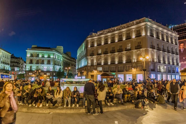 マドリード スペイン 2017年10月21日 マドリードのプエルタ ソル広場での夜 — ストック写真