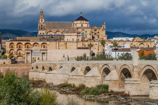 Mezquita Catedral Puente Romano Córdoba España —  Fotos de Stock