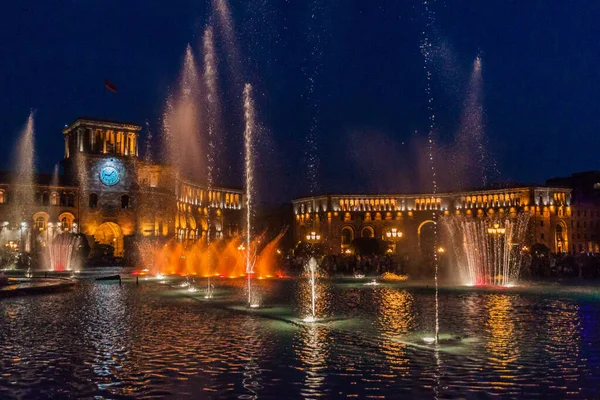 Wieczorna Fontanna Placu Republiki Erywaniu Stolicy Armenii — Zdjęcie stockowe