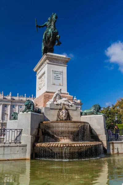 Madrid Espanha Outubro 2017 Estátua Bronze Felipe Filipe Espanha Plaza — Fotografia de Stock