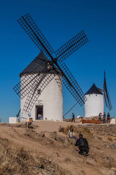 スペインのConsuegra 2017年10月24日 スペインのConsuegra村の風車 — ストック写真